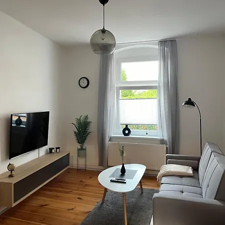 Apartment Ute - Gemuetliche Und Moderne Ferienwohnung In Der Innenstadt Pasewalk Exterior photo